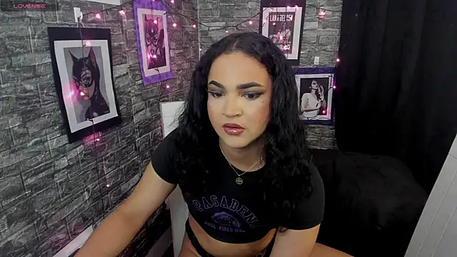 Snapshot of Andrys_ chatting on December 16, 2025, 10:15 pm Andrys online show from December 16, 2025, 10:15 pm