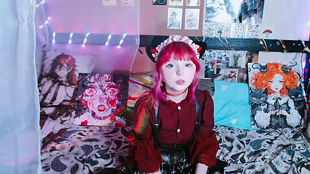 Snapshot of Usagi_Blush_ chatting on February 2, 2025, 10:39 pm Usagi Blush online show from February 2, 2025, 10:39 pm