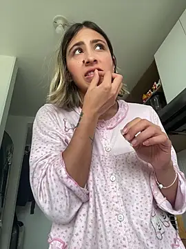 Snapshot of Ameellie chatting on December 20, 2025, 2:13 pm Ameellie online show from December 20, 2025, 2:13 pm