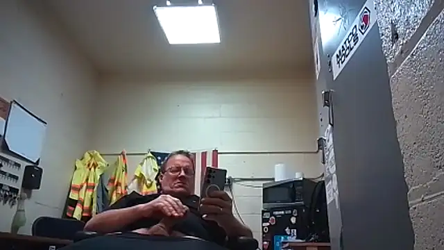 Cockrub1 online show from December 14, 2025, 7:36 am