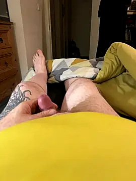 Snapshot of chatting on November 4, 2025, 9:03 pm online show from November 4, 2025, 9:03 pm