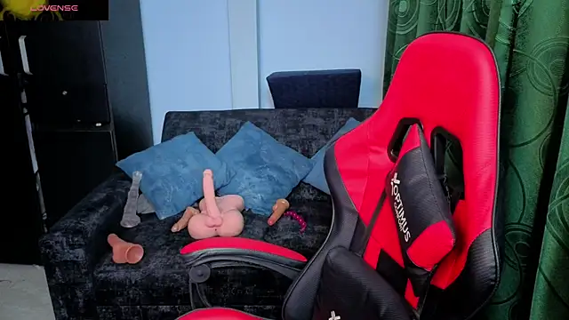 charlotee lovee69 online show from April 9, 2026, 6:19 am