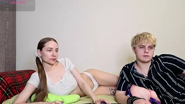 Snapshot of Emily_and_Ilumi chatting on February 15, 2026, 5:31 pm Emily and Ilumi online show from February 15, 2026, 5:31 pm