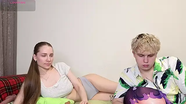 Snapshot of Emily_and_Ilumi chatting on February 27, 2026, 3:17 am Emily and Ilumi online show from February 27, 2026, 3:17 am