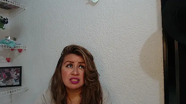 Snapshot of isabellacen chatting on January 11, 2026, 2:05 am isabellacen online show from January 11, 2026, 2:05 am