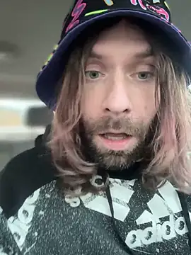 4kUsh2Fashion0 online show from March 6, 2025, 12:30 pm