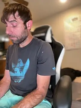 4kUsh2Fashion0 online show from September 15, 2025, 7:14 pm