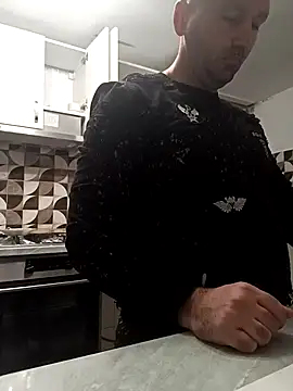 Snapshot of florin421 chatting on February 24, 2026, 8:23 am florin421 online show from February 24, 2026, 8:23 am