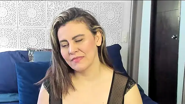 V monse online show from February 1, 2025, 4:44 pm