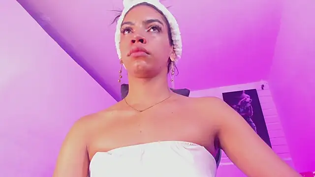 Alahia Rodriguez online show from November 17, 2025, 12:11 pm