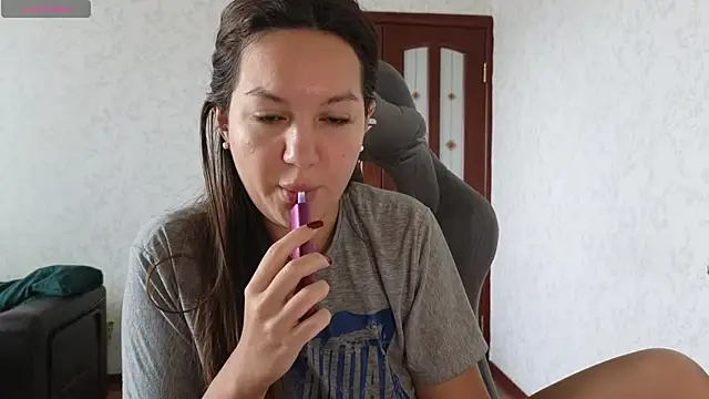 Snapshot of Nelly_Fischer chatting on December 21, 2024, 9:12 am Nelly Fischer online show from December 21, 2024, 9:12 am