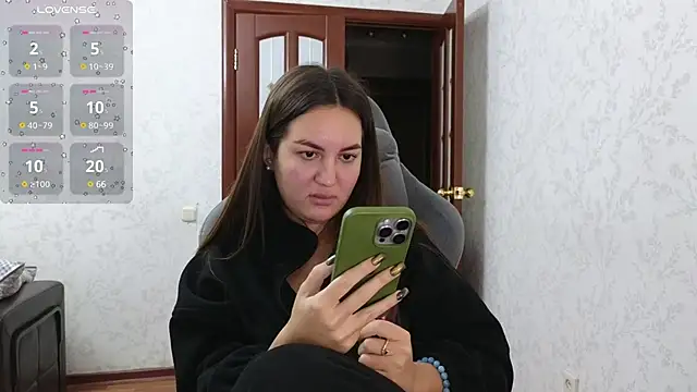 Snapshot of Nelly_Fischer chatting on January 12, 2025, 4:40 pm Nelly Fischer online show from January 12, 2025, 4:40 pm