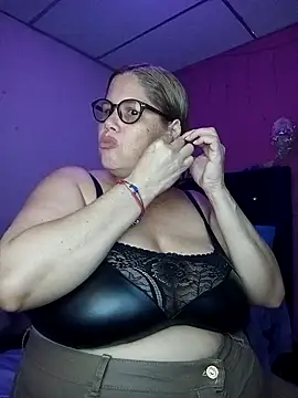 EllisW8 online show from September 17, 2025, 11:28 pm