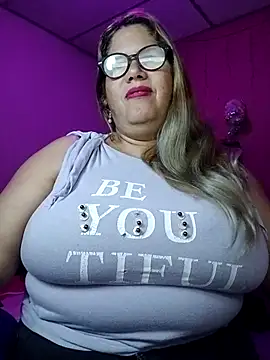 EllisW8 online show from October 18, 2025, 11:00 am