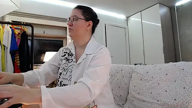 ILoveToFeelU online show from July 4, 2026, 5:08 pm