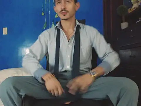 HomeAloneK online show from October 29, 2025, 7:37 pm