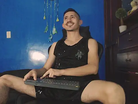 HomeAloneK online show from November 2, 2025, 7:49 pm