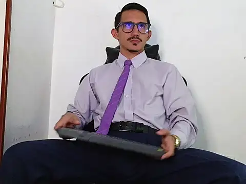 HomeAloneK online show from January 15, 2026, 7:39 pm