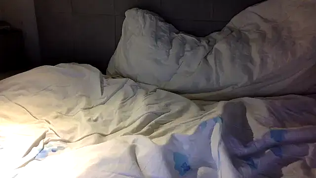 Snapshot of enty-y chatting on March 15, 2025, 5:15 pm enty-y online show from March 15, 2025, 5:15 pm