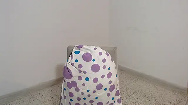 Snapshot of HugeDanex chatting on November 28, 2025, 6:05 am HugeDanex online show from November 28, 2025, 6:05 am