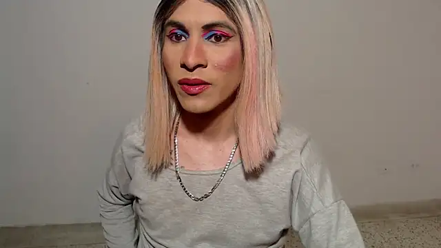 Snapshot of HugeDanex chatting on December 3, 2025, 4:42 am HugeDanex online show from December 3, 2025, 4:42 am