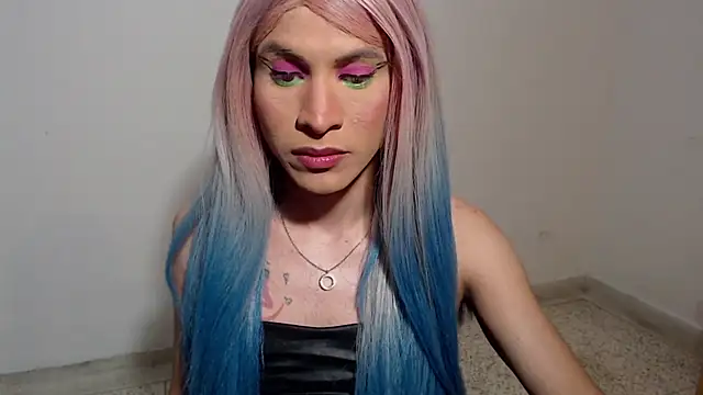 Snapshot of HugeDanex chatting on December 4, 2025, 6:34 am HugeDanex online show from December 4, 2025, 6:34 am