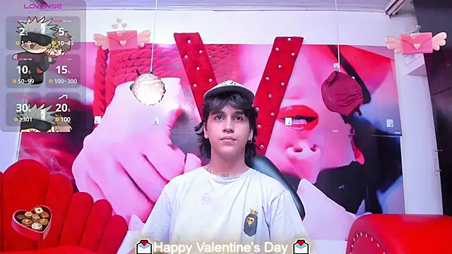 Snapshot of alex_477 chatting on February 14, 2025, 2:33 pm alex 477 online show from February 14, 2025, 2:33 pm