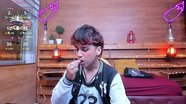 Snapshot of alex_477 chatting on September 12, 2025, 11:32 am alex 477 online show from September 12, 2025, 11:32 am