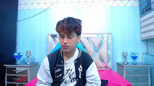 Snapshot of alex_477 chatting on September 16, 2025, 11:44 am alex 477 online show from September 16, 2025, 11:44 am