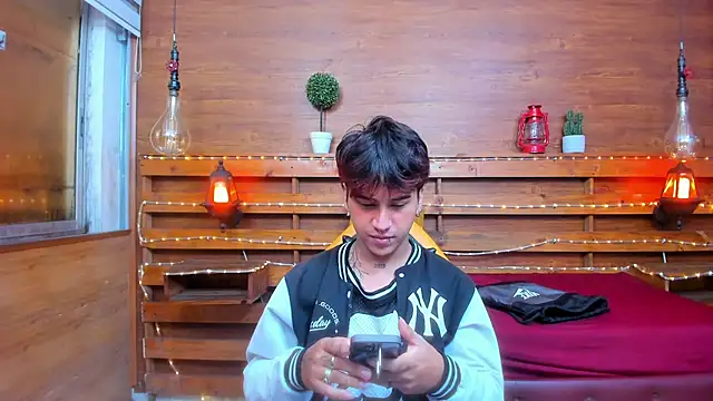 Snapshot of alex_477 chatting on September 26, 2025, 11:36 am alex 477 online show from September 26, 2025, 11:36 am