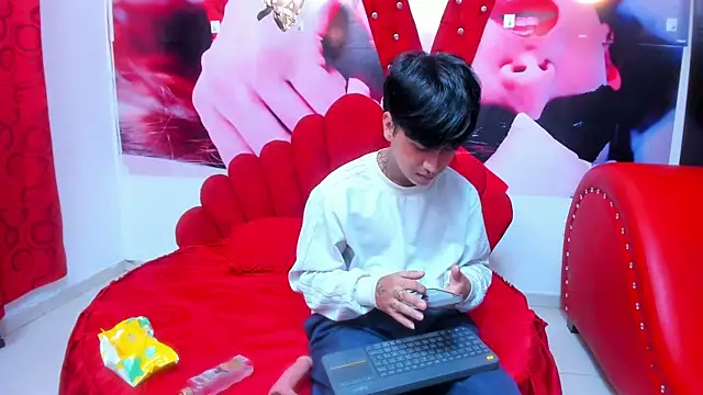 Snapshot of alex_477 chatting on October 1, 2025, 11:27 am alex 477 online show from October 1, 2025, 11:27 am