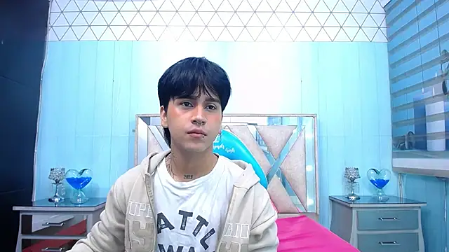 Snapshot of alex_477 chatting on October 14, 2025, 11:33 am alex 477 online show from October 14, 2025, 11:33 am