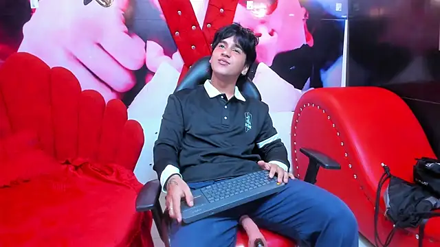 Snapshot of alex_477 chatting on October 18, 2025, 11:33 am alex 477 online show from October 18, 2025, 11:33 am