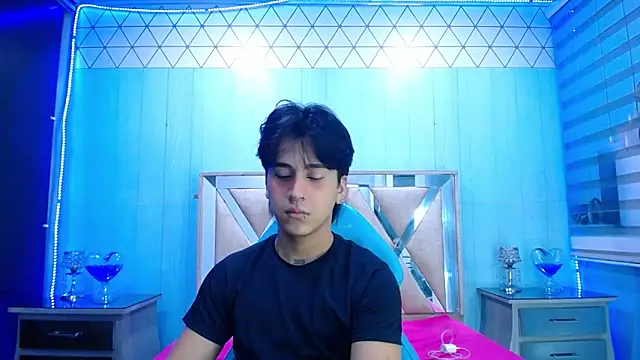 Snapshot of alex_477 chatting on October 20, 2025, 11:32 am alex 477 online show from October 20, 2025, 11:32 am