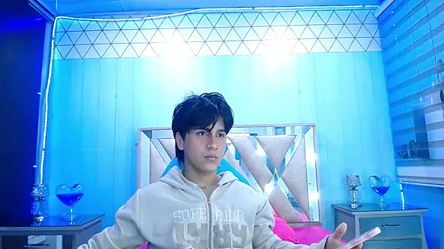 Snapshot of alex_477 chatting on October 24, 2025, 11:39 am alex 477 online show from October 24, 2025, 11:39 am