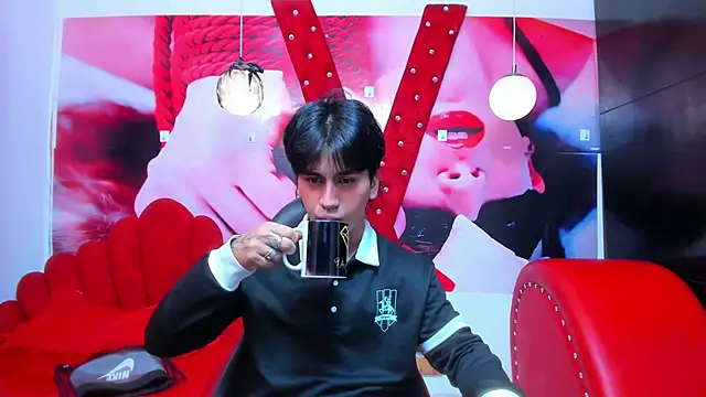 Snapshot of alex_477 chatting on October 28, 2025, 11:36 am alex 477 online show from October 28, 2025, 11:36 am