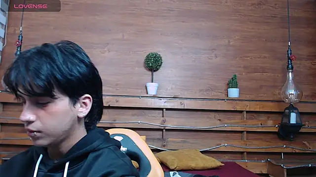 Snapshot of alex_477 chatting on November 5, 2025, 11:43 am alex 477 online show from November 5, 2025, 11:43 am