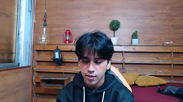 Snapshot of alex_477 chatting on November 12, 2025, 11:43 am alex 477 online show from November 12, 2025, 11:43 am