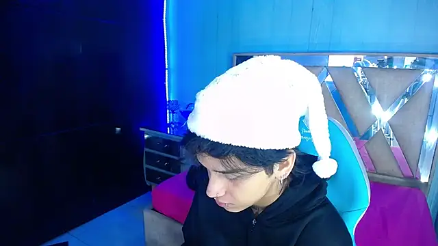 Snapshot of alex_477 chatting on December 15, 2025, 11:36 am alex 477 online show from December 15, 2025, 11:36 am