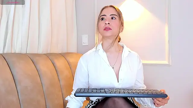 Snapshot of Lia_walton chatting on November 29, 2025, 12:19 pm Lia walton online show from November 29, 2025, 12:19 pm