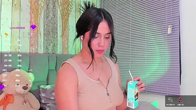 Snapshot of Gigi-bom chatting on January 28, 2025, 3:36 am Gigi-bom online show from January 28, 2025, 3:36 am