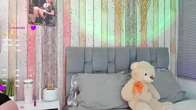 Snapshot of Gigi-bom chatting on February 3, 2025, 12:04 am Gigi-bom online show from February 3, 2025, 12:04 am