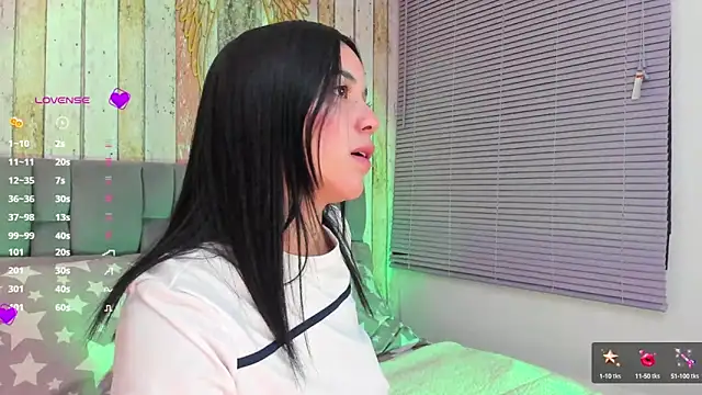 Snapshot of Gigi-bom chatting on February 8, 2025, 12:17 am Gigi-bom online show from February 8, 2025, 12:17 am