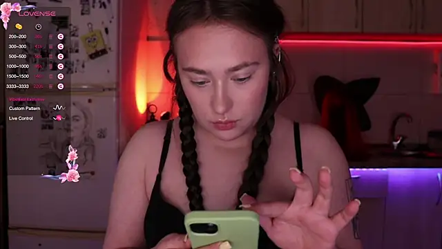 Snapshot of Golumm chatting on October 27, 2025, 10:41 am Golumm online show from October 27, 2025, 10:41 am