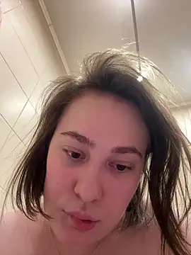 Snapshot of Golumm chatting on October 31, 2025, 1:23 pm Golumm online show from October 31, 2025, 1:23 pm