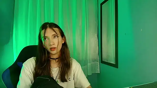 Snapshot of Feniix__ chatting on February 10, 2026, 5:33 am Feniix online show from February 10, 2026, 5:33 am