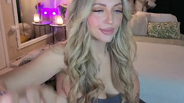 Snapshot of JoanneGG chatting on February 1, 2026, 8:02 am JoanneGG online show from February 1, 2026, 8:02 am