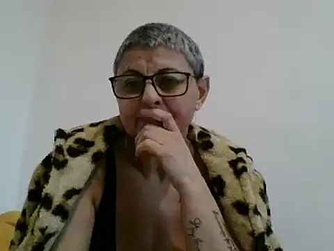 Snapshot of roseblak42 chatting on February 10, 2025, 3:10 pm roseblak42 online show from February 10, 2025, 3:10 pm