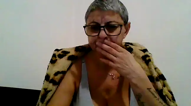Snapshot of roseblak42 chatting on February 14, 2025, 5:36 pm roseblak42 online show from February 14, 2025, 5:36 pm