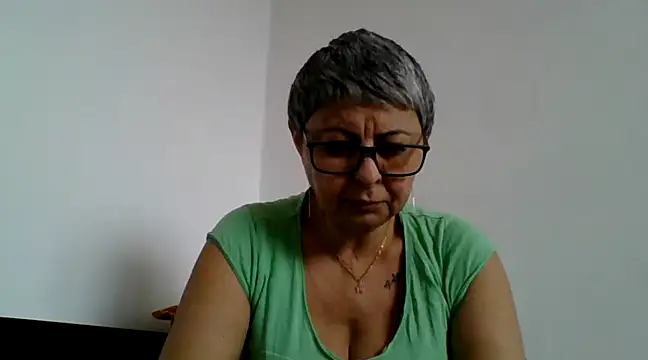 Snapshot of roseblak42 chatting on March 18, 2025, 9:31 am roseblak42 online show from March 18, 2025, 9:31 am